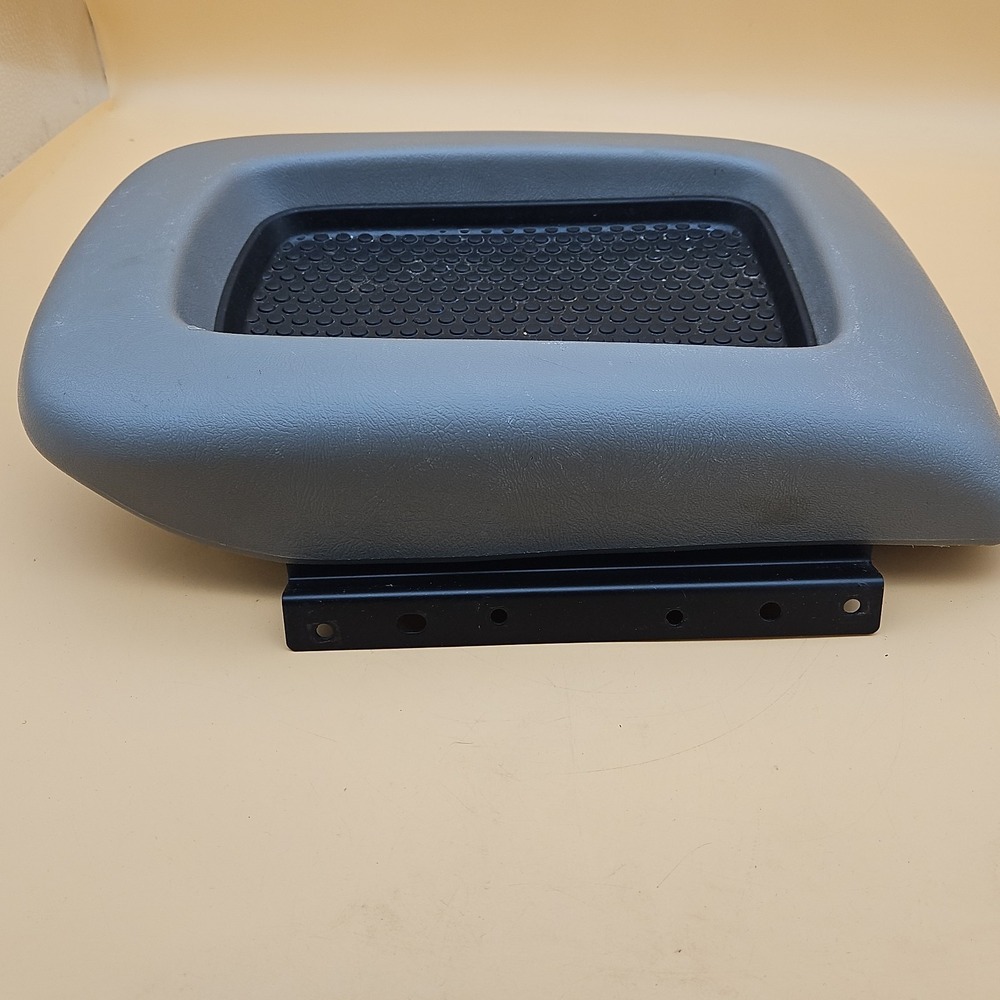 2003-2006 Chevrolet Tahoe GMC Yukon Center Console Gray Plastic Lid Armrest OEM - Picture 3 of 8